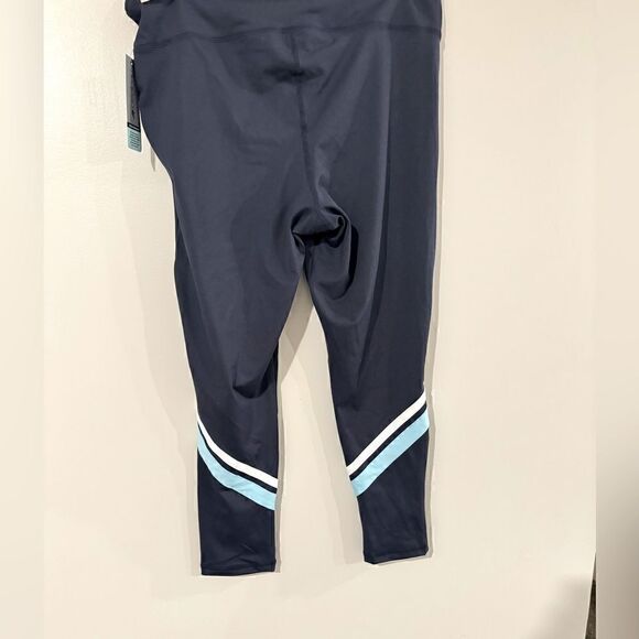 ID Ideology Plus Size Striped Side Pocket 7/8
Leggings, 1X pants - Picture 5 of 7